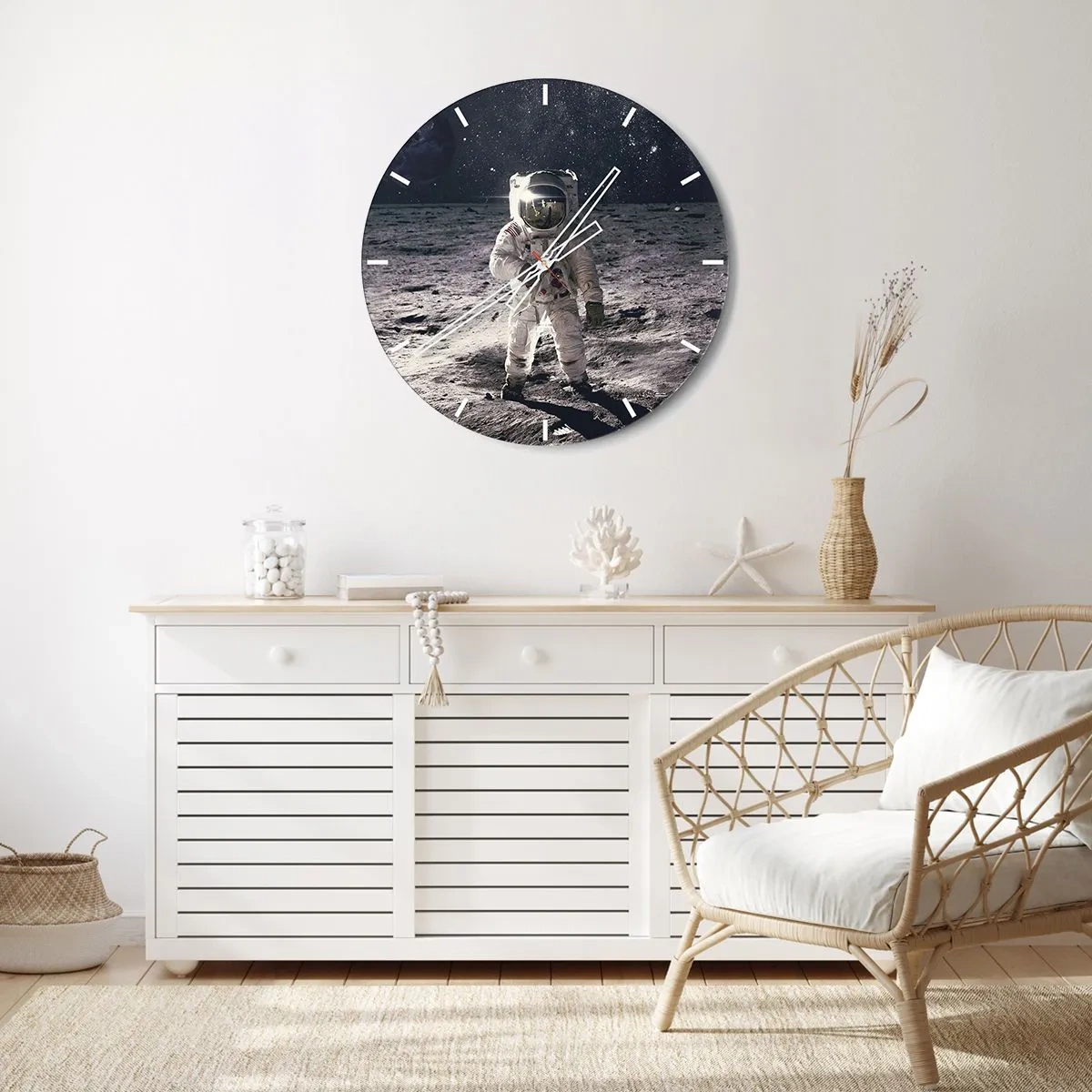 Wanduhr - Glasuhr - Astronaut auf der Mondoberfläche - 30x30cm - Grüße vom Mond - Moderne Wanddekoration für Wohnzimmer, Küche und Schlafzimmer ARTTOR