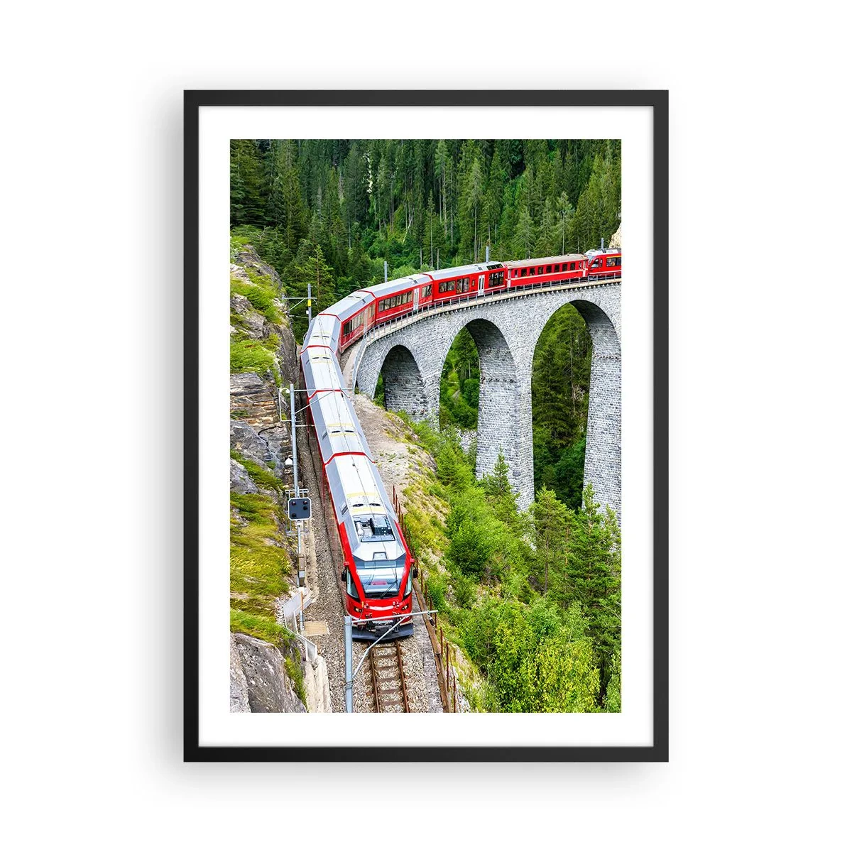 Poster in einem schwarzem Rahmen - Ein roter Zug auf einem Viadukt, umgeben von einem grünen Wald - 50x70cm - Eisenbahn für Bergblick - Moderne Wanddekoration für Wohnzimmer und Schlafzimmer ARTTOR