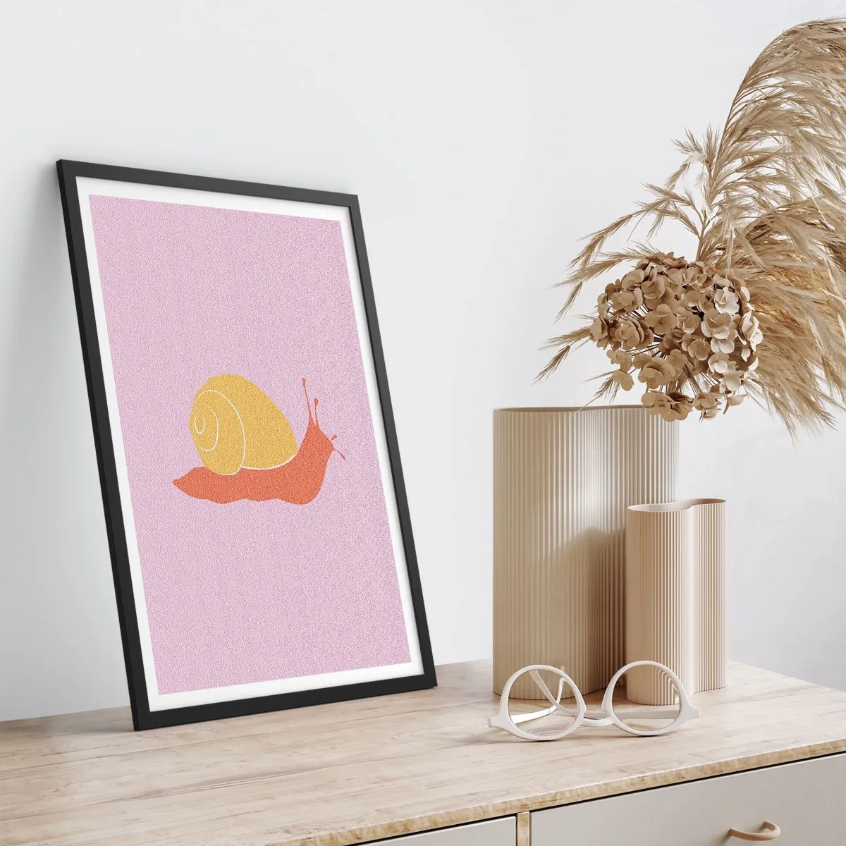 Poster in einem schwarzem Rahmen - Minimalistische Schneckengrafik auf pastellfarbenem Hintergrund - 50x70cm - Es gibt keine Eile - Moderne Wanddekoration für Wohnzimmer und Schlafzimmer ARTTOR