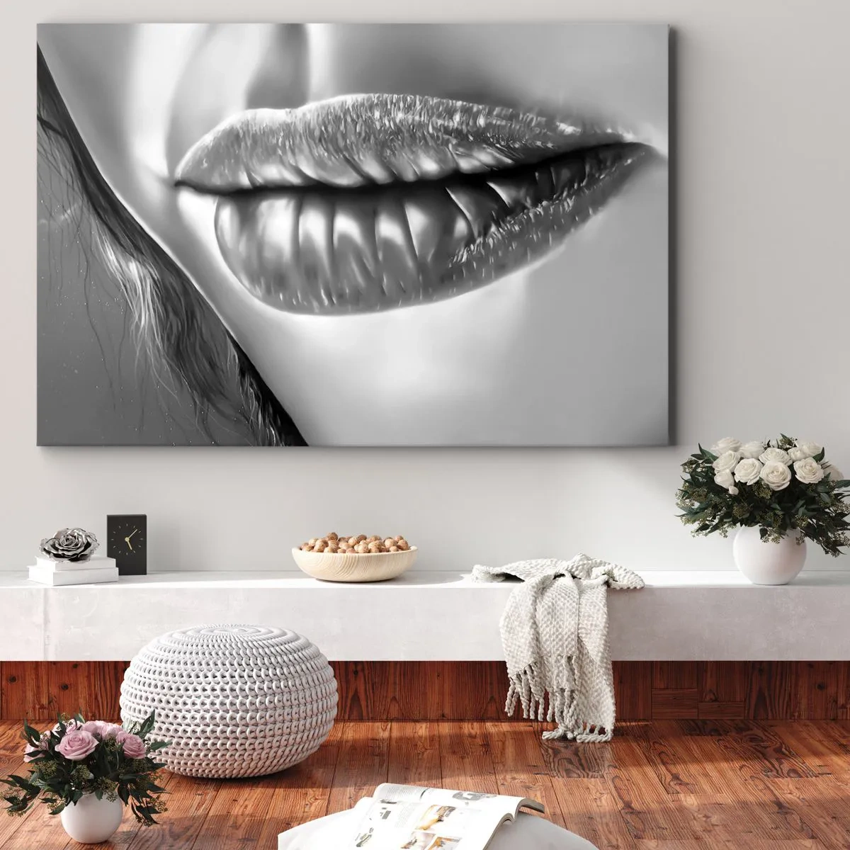 Bild auf Leinwand - Leinwandbild - Schwarz-weiße Nahaufnahme der Lippen einer Frau mit Glanzeffekt und Details. - 70x50cm - Ich weiß, was du denkst… - Moderne Wanddekoration für Wohnzimmer und Schlafzimmer ARTTOR