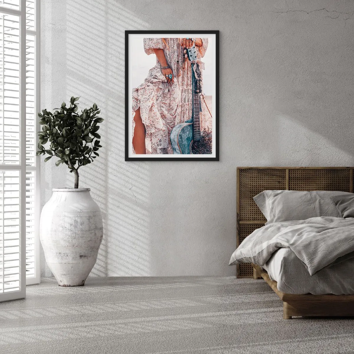 Poster in einem schwarzem Rahmen - Ein Fragment eines Kleides mit Ornamenten und einer Gitarre im Boho-Stil - 50x70cm - Kinderblumen auf dem Weg - Moderne Wanddekoration für Wohnzimmer und Schlafzimmer ARTTOR