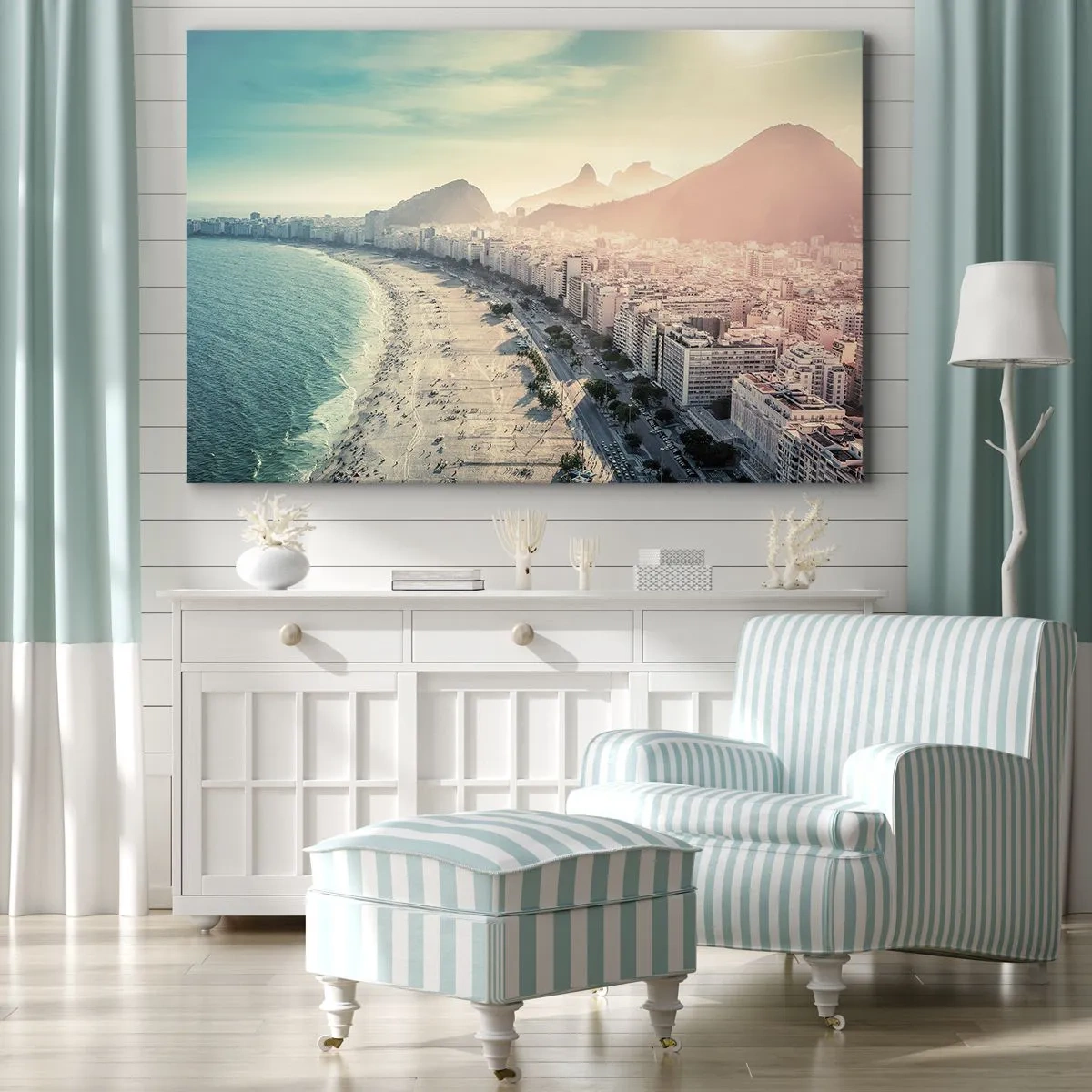 Bild auf Leinwand - Leinwandbild - Panorama des Copacabana-Strandes mit Bergen im Hintergrund in Rio de Janeiro - 70x50cm - Ewiger Urlaub in Rio - Moderne Wanddekoration für Wohnzimmer und Schlafzimmer ARTTOR