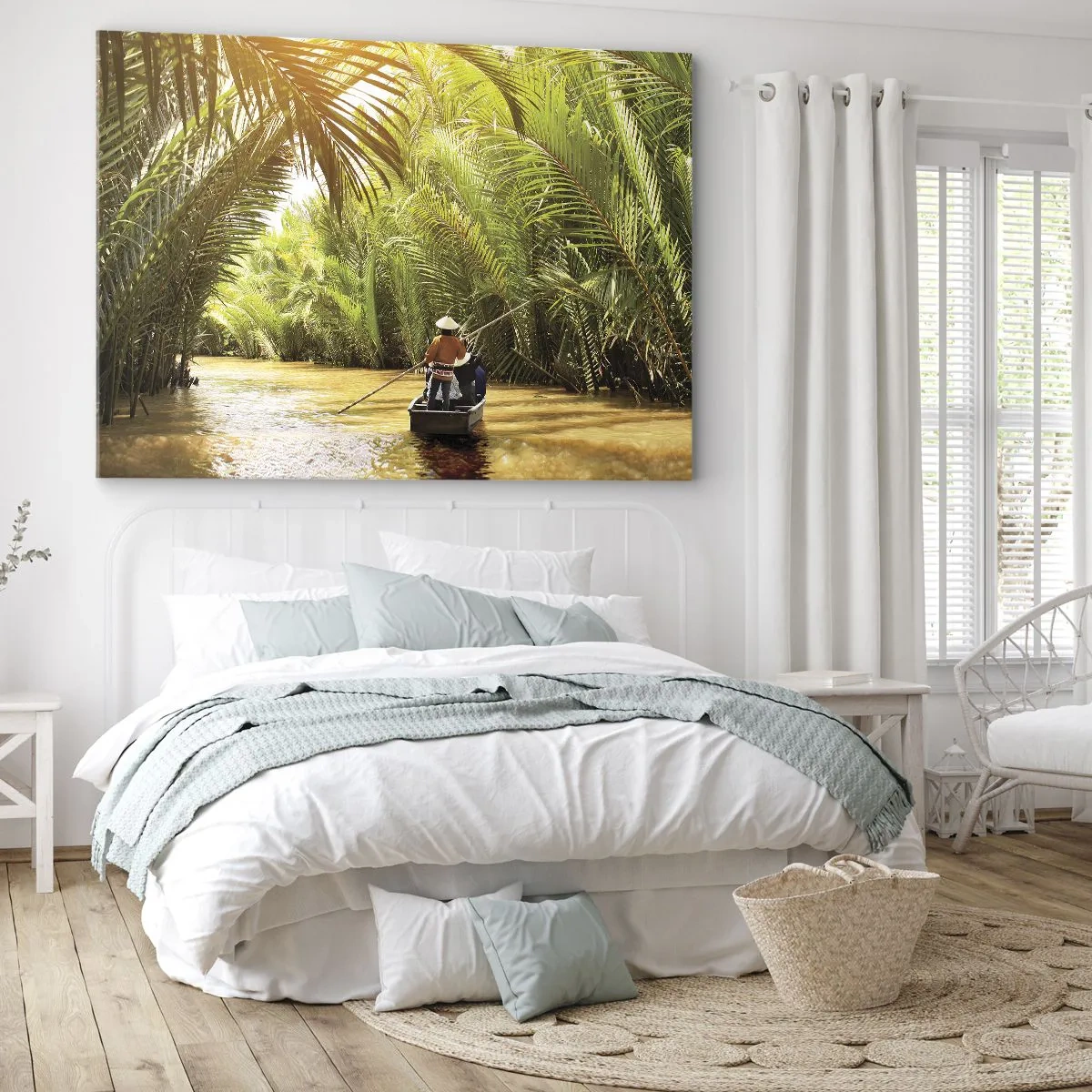 Bild auf Leinwand - Leinwandbild - Ein Boot auf einem Fluss, umgeben von tropischer Vegetation - 70x50cm - Eine Palmenschlucht entlang - Moderne Wanddekoration für Wohnzimmer und Schlafzimmer ARTTOR