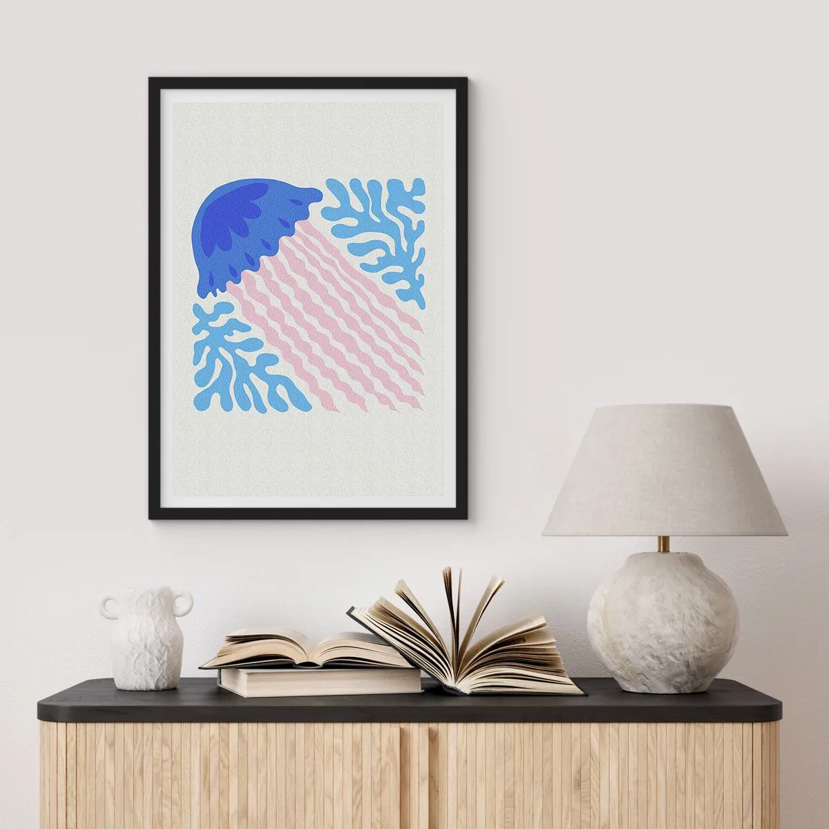 Poster in einem schwarzem Rahmen - Stilisierte Quallen, umgeben von Unterwasservegetation - 50x70cm - Wie aus einer anderen Welt - Moderne Wanddekoration für Wohnzimmer und Schlafzimmer ARTTOR