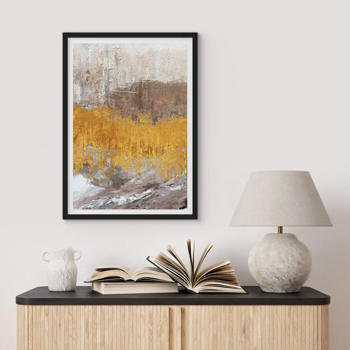 Poster in einem schwarzem Rahmen - Abstrakte Textur in Gold und Beige mit Tiefenwirkung - 50x70cm - Goldene Explosion - Moderne Wanddekoration für Wohnzimmer und Schlafzimmer ARTTOR