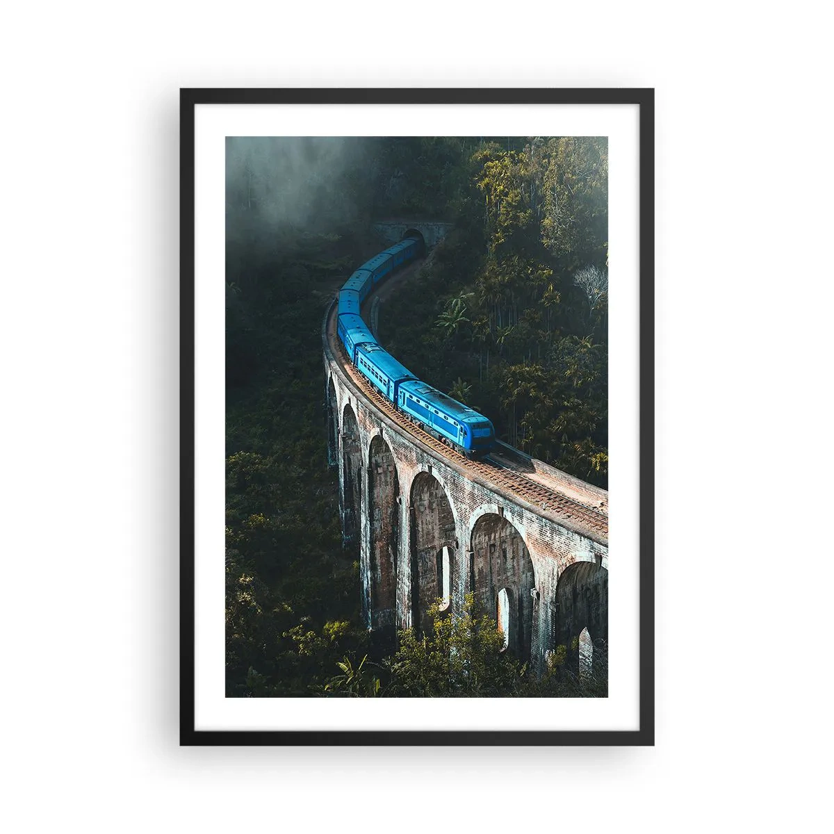 Poster in einem schwarzem Rahmen - Ein blauer Zug fährt über ein malerisches Viadukt - 50x70cm - Neigung zur Natur - Moderne Wanddekoration für Wohnzimmer und Schlafzimmer ARTTOR