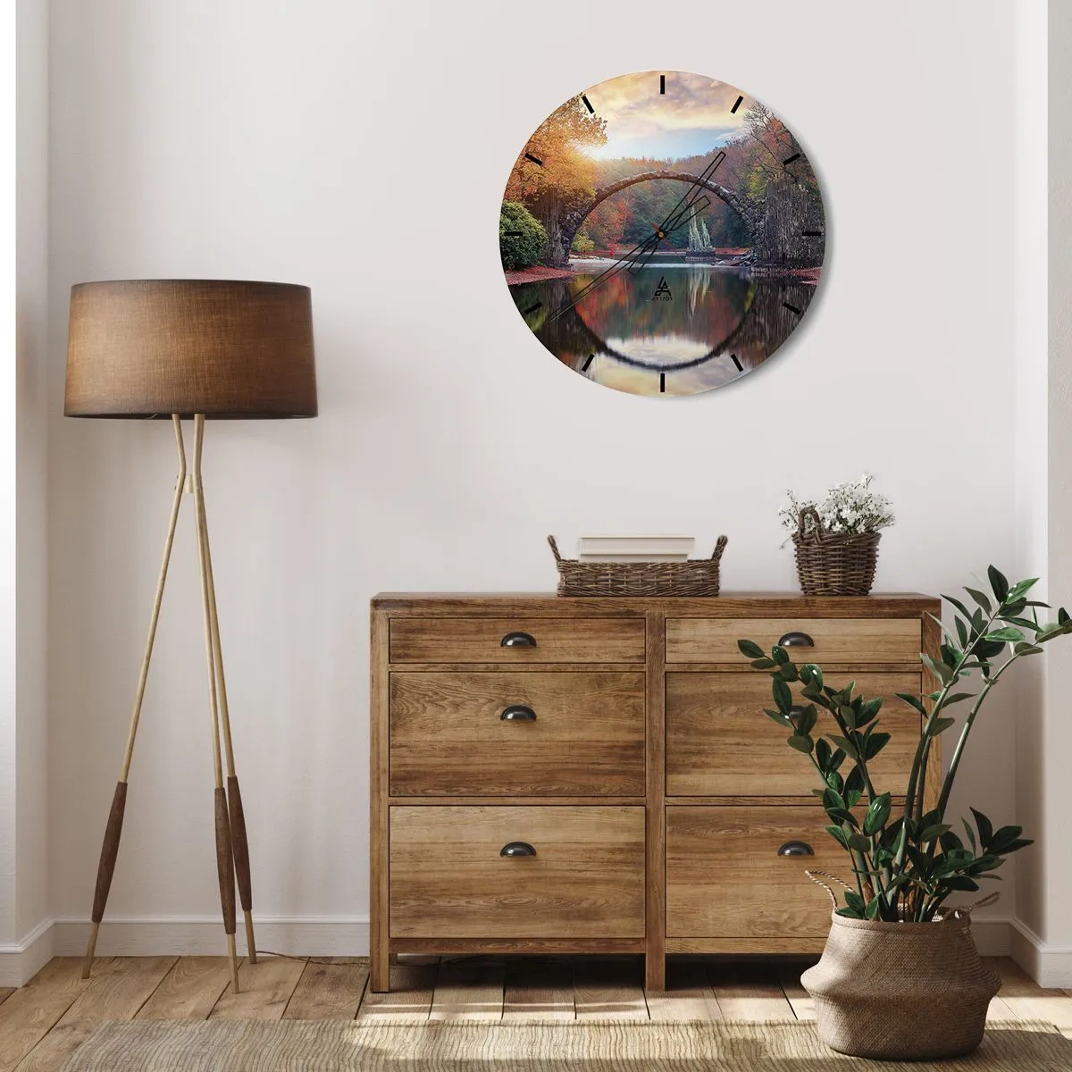 Wanduhr - Glasuhr - Eine Steinbogenbrücke spiegelt sich im Wasser und bildet einen Kreis - 30x30cm - Auf der anderen Seite des Spiegels - Moderne Wanddekoration für Wohnzimmer, Küche und Schlafzimmer ARTTOR