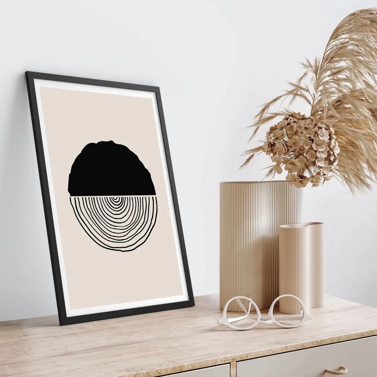 Poster in einem schwarzem Rahmen - Eine minimalistische Grafik, die einen Querschnitt von Holz darstellt - 50x70cm - Halb und halb - Moderne Wanddekoration für Wohnzimmer und Schlafzimmer ARTTOR