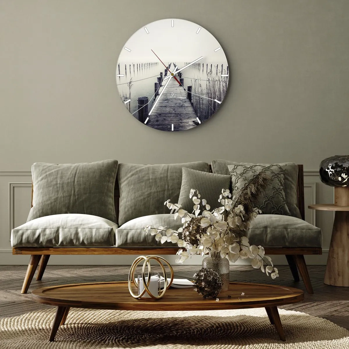Wanduhr - Glasuhr - Ein Holzsteg in einer nebligen Landschaft über dem Wasser - 30x30cm - Tauchen Sie in Ruhe ein - Moderne Wanddekoration für Wohnzimmer, Küche und Schlafzimmer ARTTOR