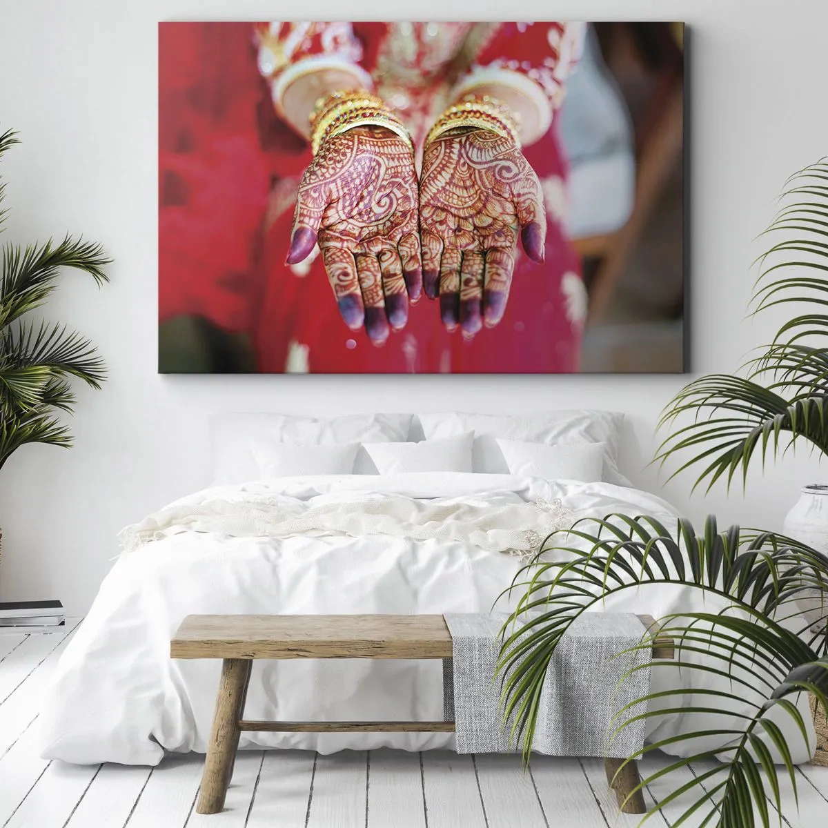 Bild auf Leinwand - Leinwandbild - Mit Henna verzierte Hände vor dem Hintergrund eines roten Kleides - 70x50cm - Bereit, das Glück zu fangen? - Moderne Wanddekoration für Wohnzimmer und Schlafzimmer ARTTOR