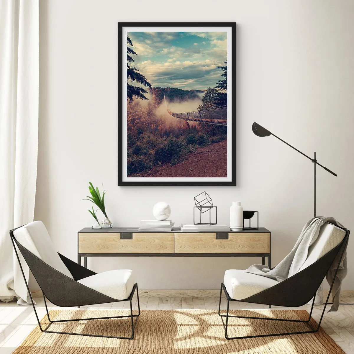 Poster in einem schwarzem Rahmen - Eine Hängebrücke zwischen nebligen Bergen bei Sonnenuntergang - 50x70cm - Über dem Herbstwald - Moderne Wanddekoration für Wohnzimmer und Schlafzimmer ARTTOR