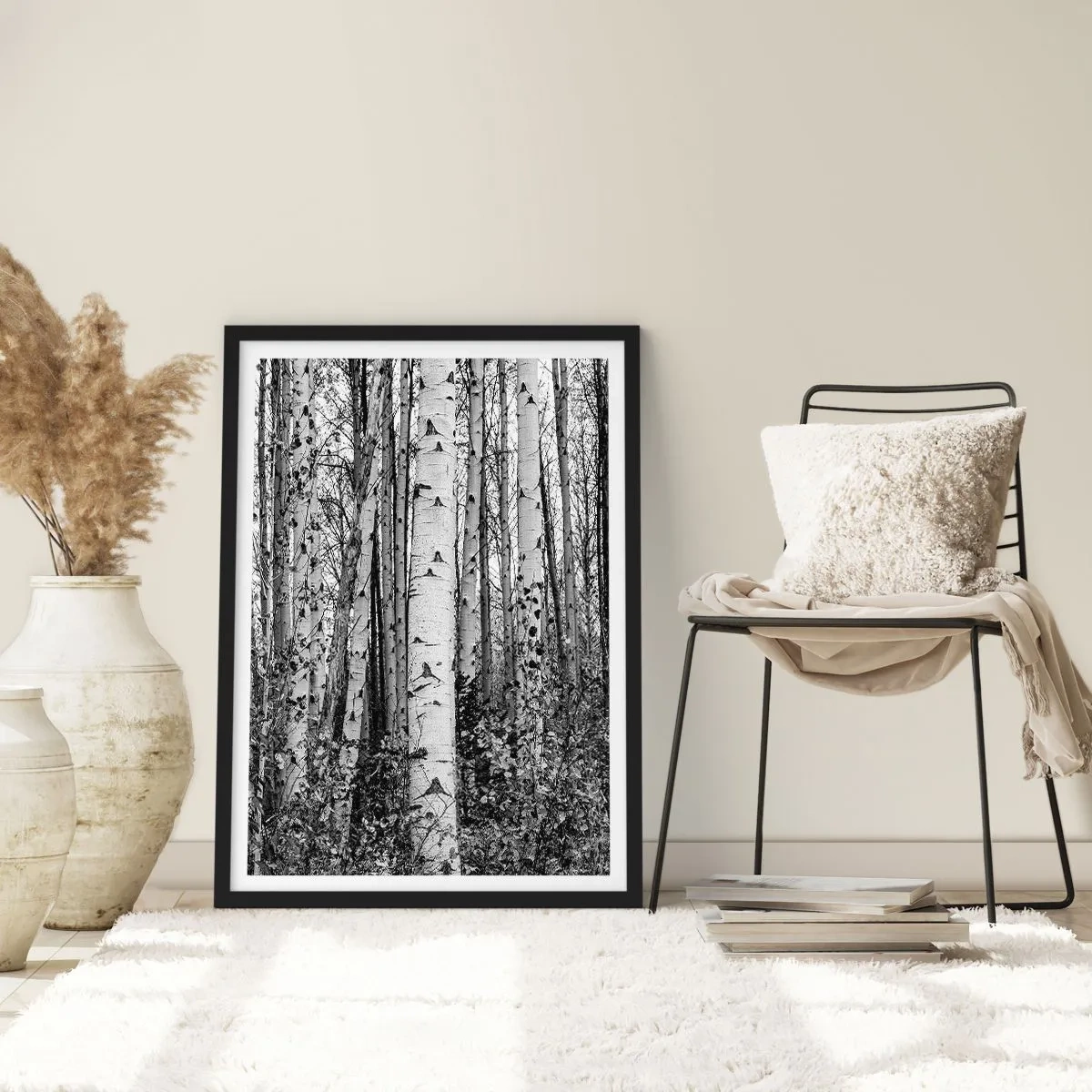 Poster in einem schwarzem Rahmen - Schwarze und weiße Birken bilden einen symmetrischen Wald - 50x70cm - Birkenkolonnade - Moderne Wanddekoration für Wohnzimmer und Schlafzimmer ARTTOR