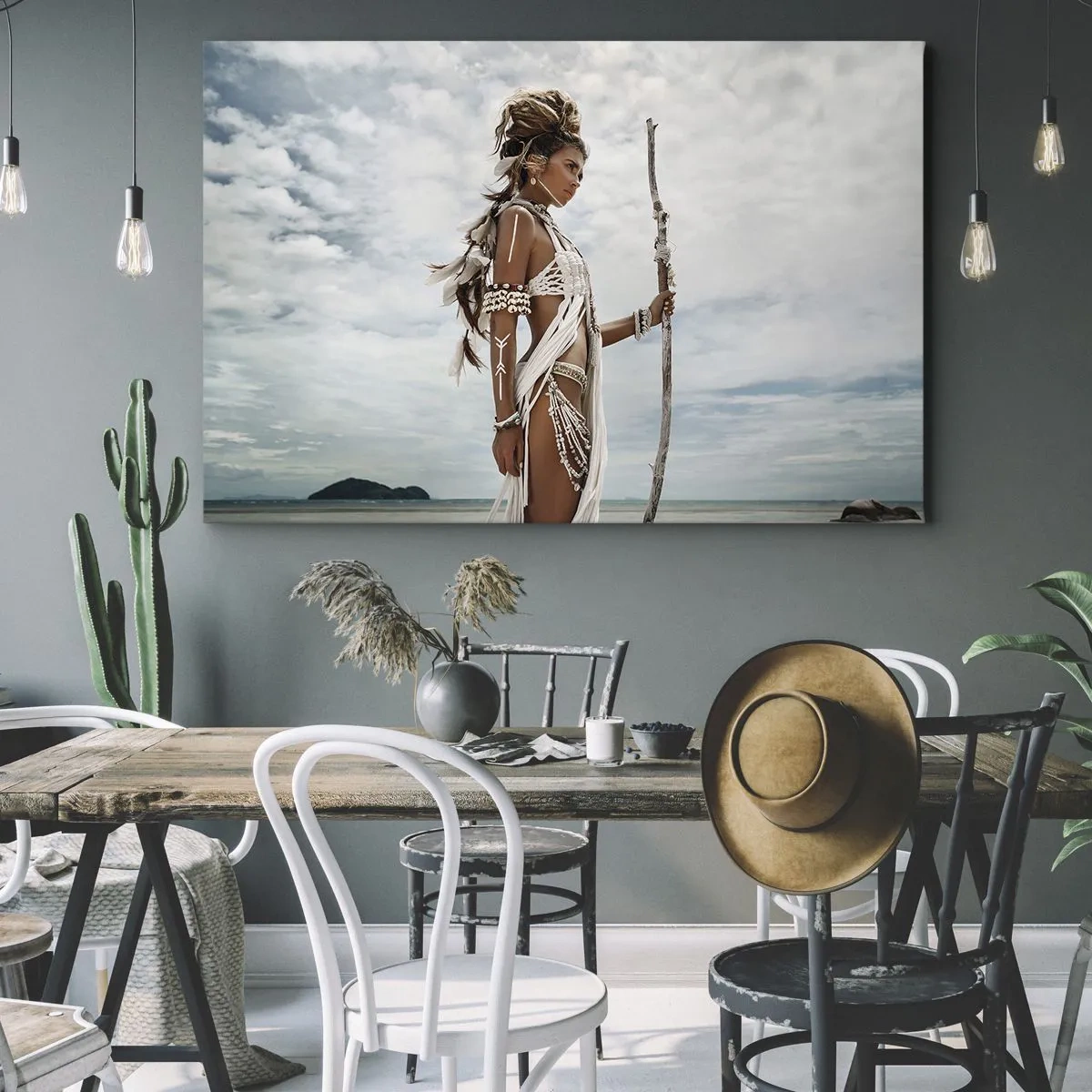 Bild auf Leinwand - Leinwandbild - Stilisierte Frau am Strand mit ethnischen Ornamenten und einem Stock - 70x50cm - Königin der Tropen - Moderne Wanddekoration für Wohnzimmer und Schlafzimmer ARTTOR