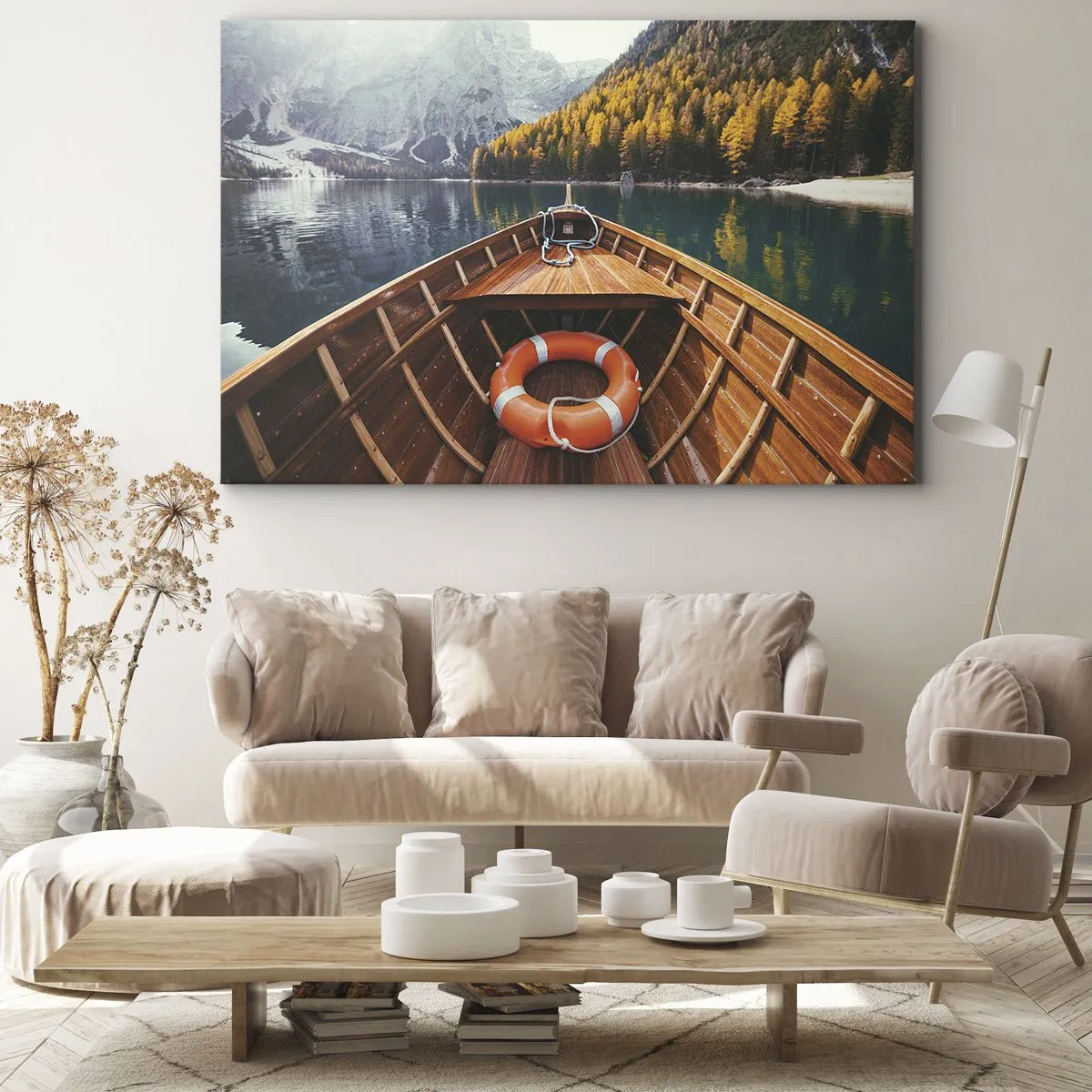 Bild auf Leinwand - Leinwandbild - Ein Holzboot auf einem von Wald umgebenen Bergsee - 70x50cm - Bergreise - Moderne Wanddekoration für Wohnzimmer und Schlafzimmer ARTTOR