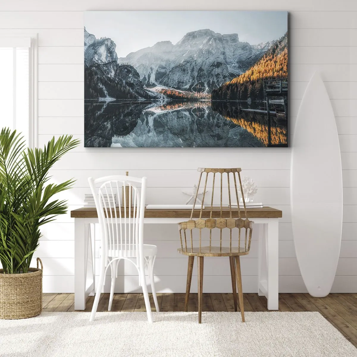 Bild auf Leinwand - Leinwandbild - Eine Berglandschaft spiegelt sich in der ruhigen Oberfläche eines Sees - 70x50cm - Spiegellandschaft - Moderne Wanddekoration für Wohnzimmer und Schlafzimmer ARTTOR