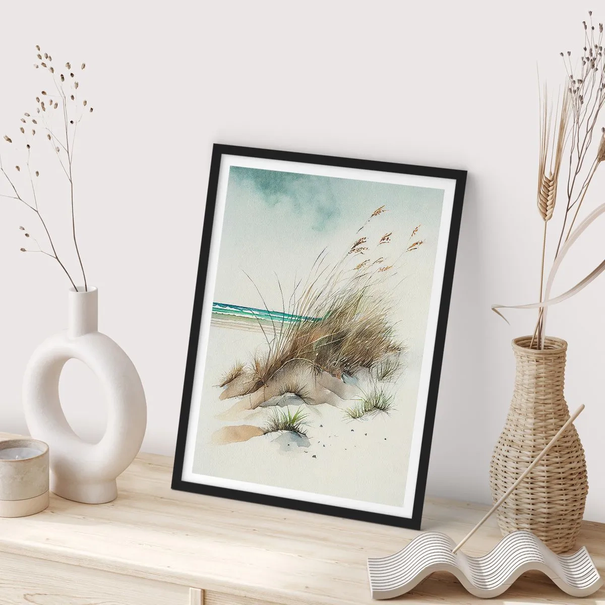 Poster in einem schwarzem Rahmen - Aquarellartige Dünen mit Gräsern an einem ruhigen Meer - 50x70cm - Mit Sand bedeckt - Moderne Wanddekoration für Wohnzimmer und Schlafzimmer ARTTOR