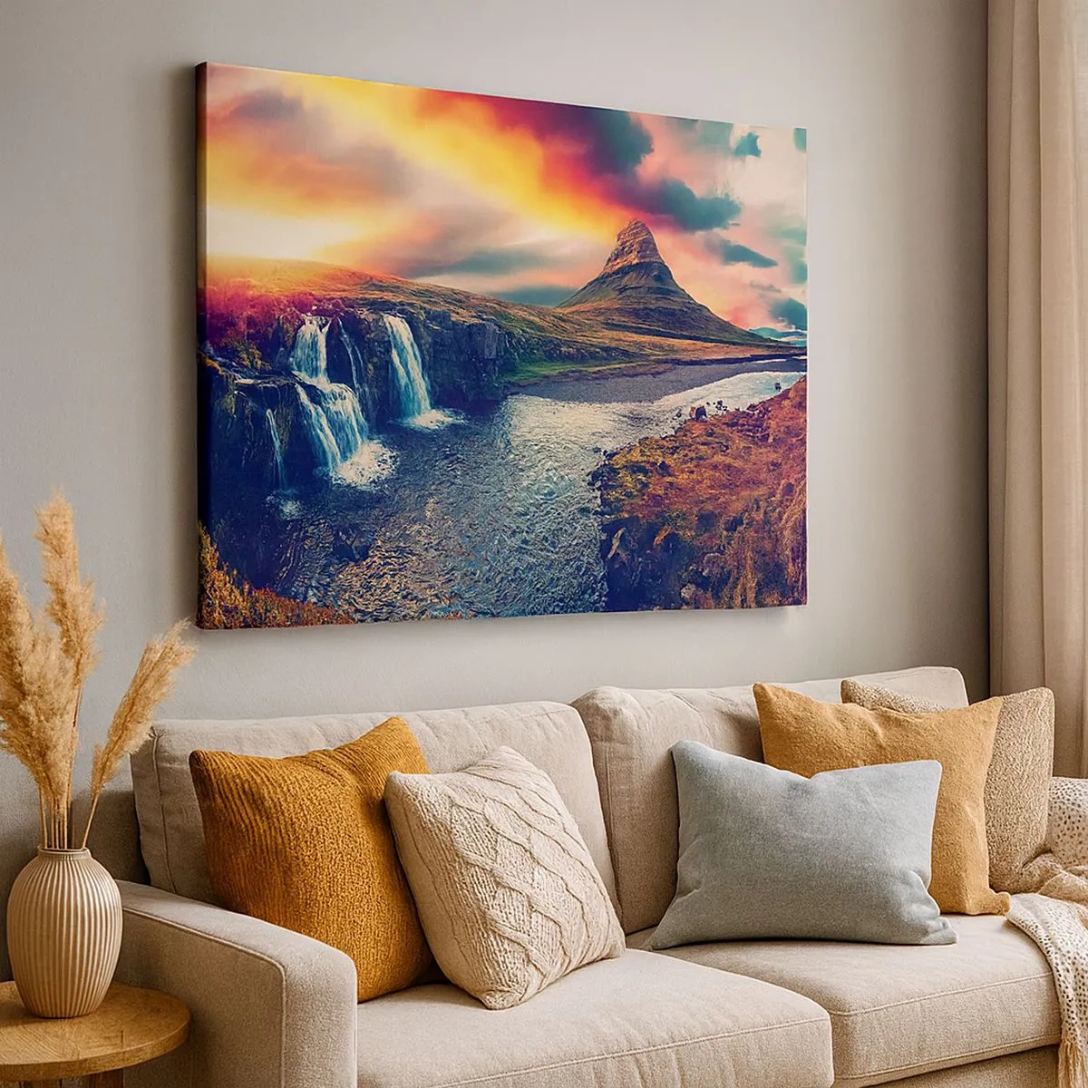 Bild auf Leinwand - Leinwandbild - Blick auf den Wasserfall und die Berge im Licht der untergehenden Sonne - 70x50cm - In der Majestät der Natur - Moderne Wanddekoration für Wohnzimmer und Schlafzimmer ARTTOR