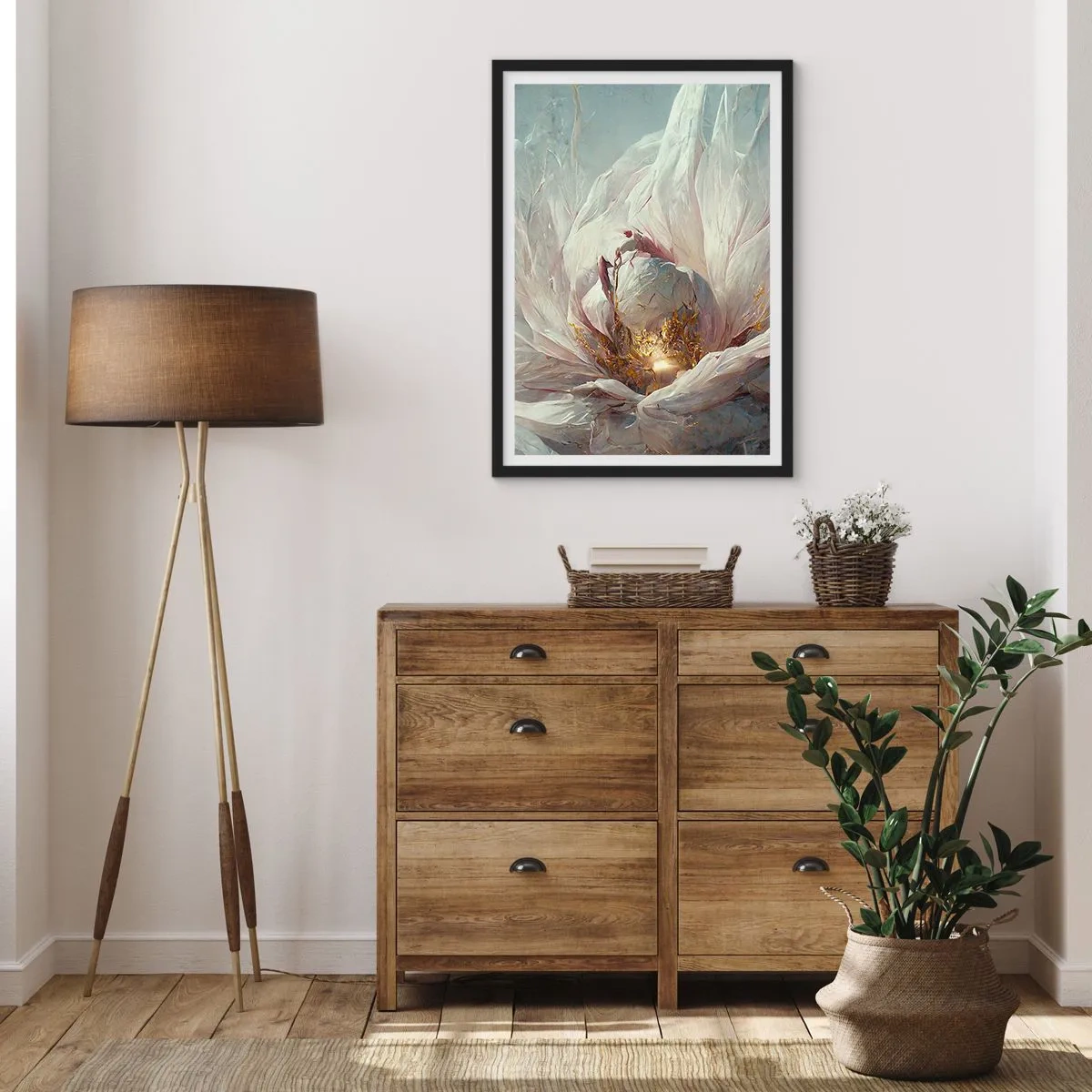 Poster in einem schwarzem Rahmen - Eine subtile Abstraktion mit einem Blumenmotiv in zarten Weiß- und Goldtönen. - 50x70cm - Sie blüht alle hundert Jahre einmal - Moderne Wanddekoration für Wohnzimmer und Schlafzimmer ARTTOR