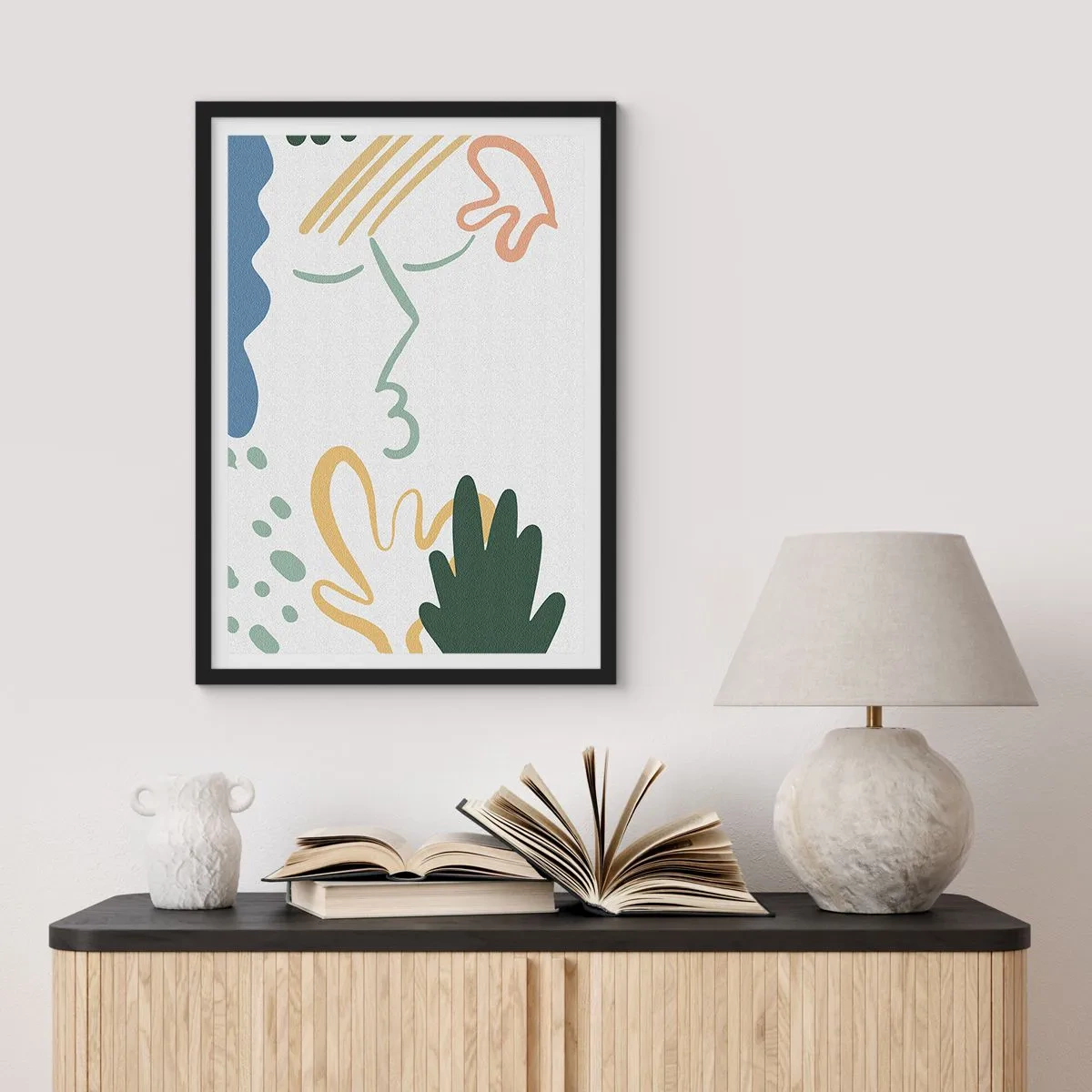 Poster in einem schwarzem Rahmen - Abstraktes Porträt in Pastell - 50x70cm - Blumenkuss - Moderne Wanddekoration für Wohnzimmer und Schlafzimmer ARTTOR