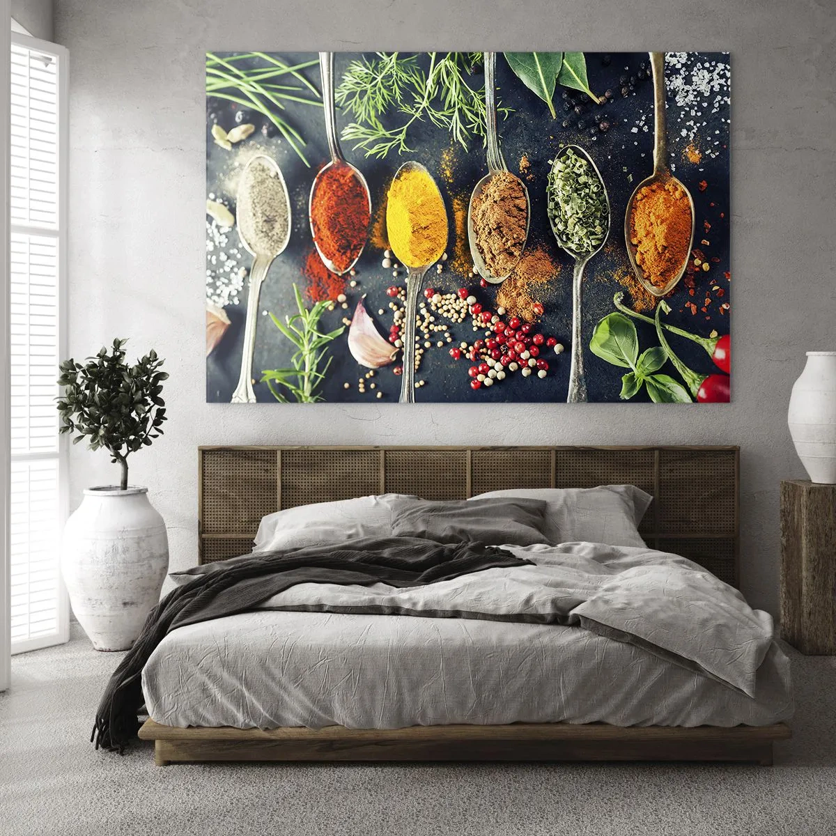 Glasbild - Bild auf glas - Bunte Gewürze in Löffeln, umgeben von frischen Kräutern und Gemüse - 70x50cm - Kulinarische Magie - Moderne Wanddekoration für Wohnzimmer und Schlafzimmer ARTTOR