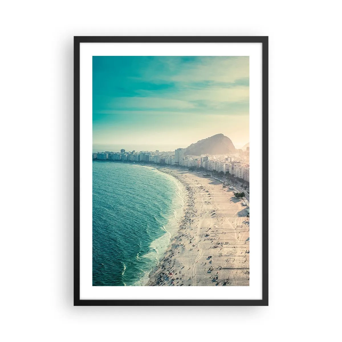 Poster in einem schwarzem Rahmen - Blick auf den Strand und die Stadt bei Sonnenuntergang - 50x70cm - Ewiger Urlaub in Rio - Moderne Wanddekoration für Wohnzimmer und Schlafzimmer ARTTOR