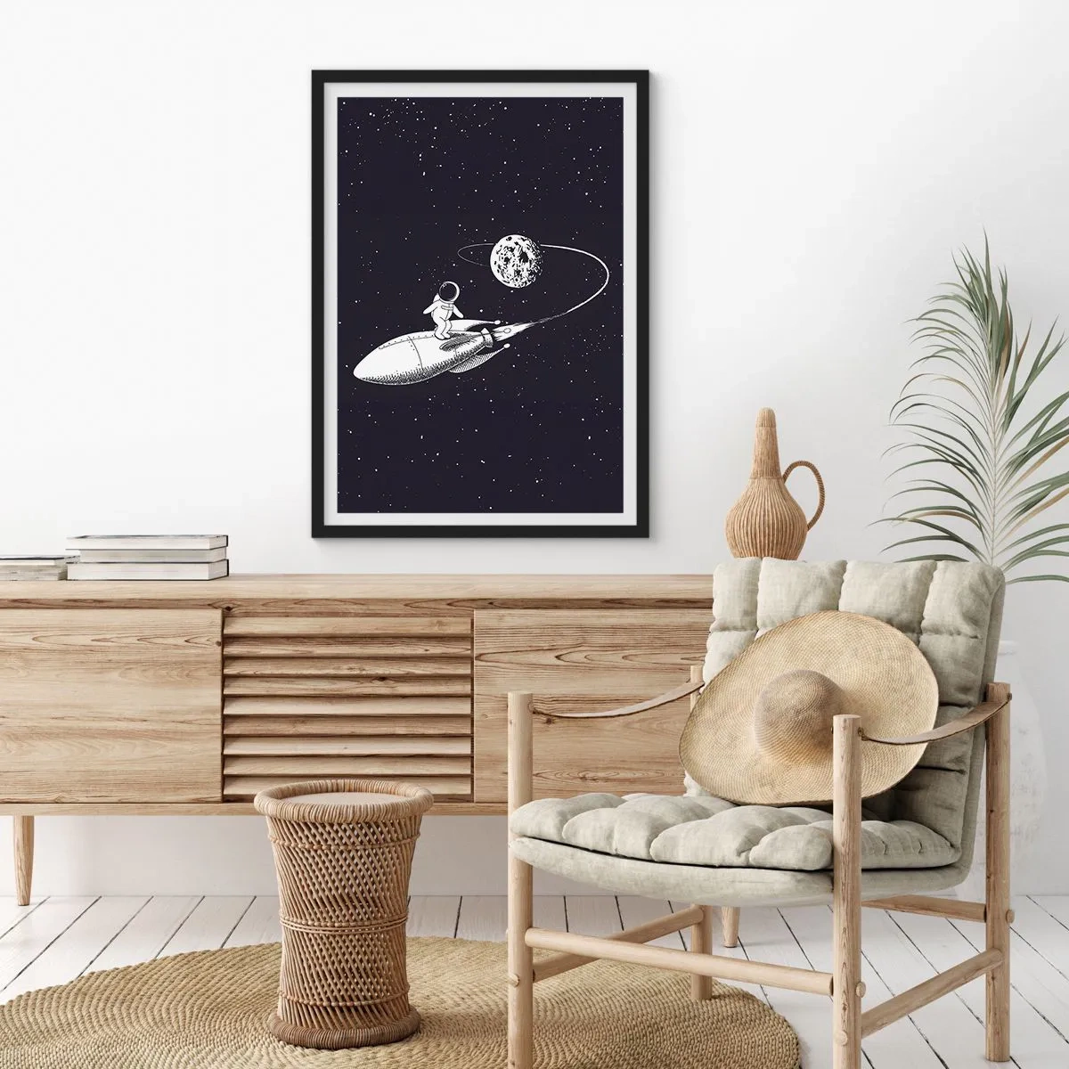 Poster in einem schwarzem Rahmen - Ein Astronaut steht auf einer Rakete im Weltraum - 50x70cm - Weltraumsurfer - Moderne Wanddekoration für Wohnzimmer und Schlafzimmer ARTTOR