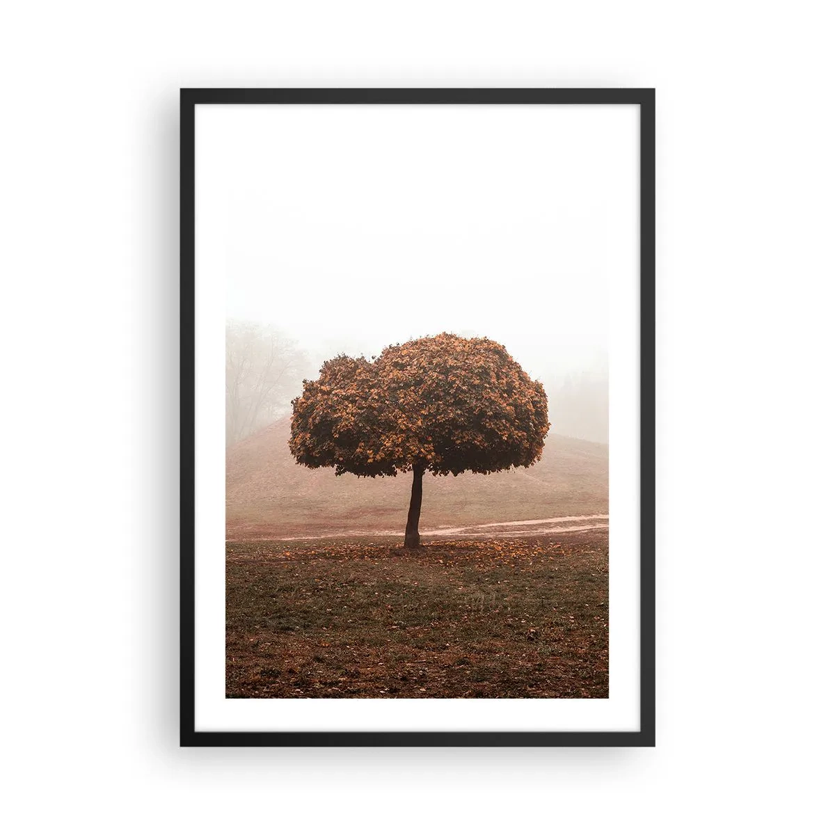 Poster in einem schwarzem Rahmen - Ein einsamer Baum im Herbstnebel - 50x70cm - Nach einem anstrengenden Sommer - Moderne Wanddekoration für Wohnzimmer und Schlafzimmer ARTTOR