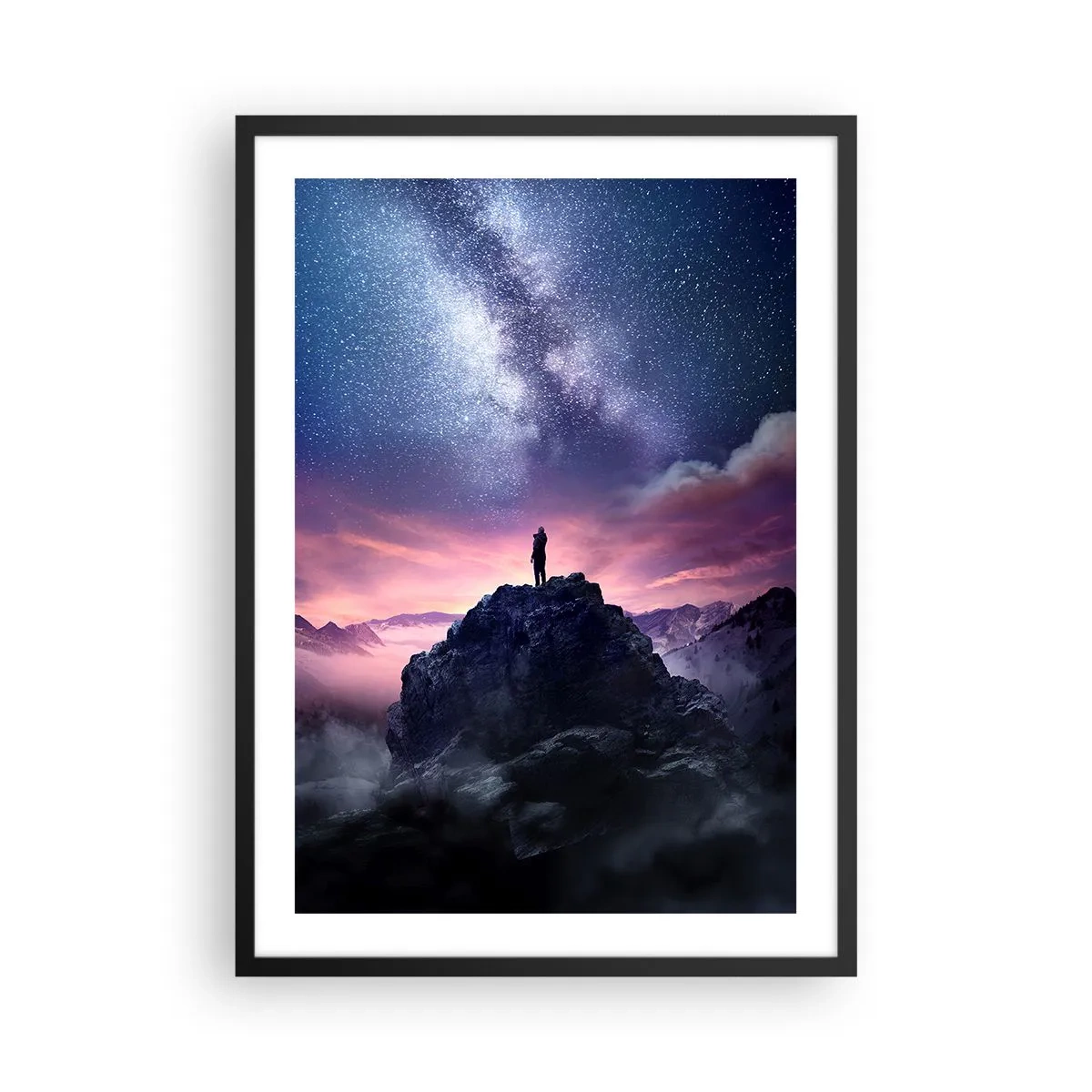 Poster in einem schwarzem Rahmen - Silhouette einer Person auf einem Berggipfel unter einem Sternenhimmel - 50x70cm - Und er fühlte das Leben - Moderne Wanddekoration für Wohnzimmer und Schlafzimmer ARTTOR