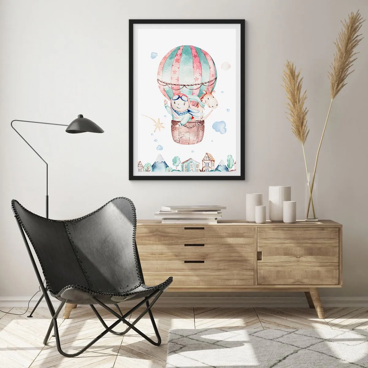 Poster in einem schwarzem Rahmen - Eine niedliche Illustration eines Teddybären, der in einem Ballon über einer Stadt fliegt - 50x70cm - Wir kommen bald zurück! - Moderne Wanddekoration für Wohnzimmer und Schlafzimmer ARTTOR