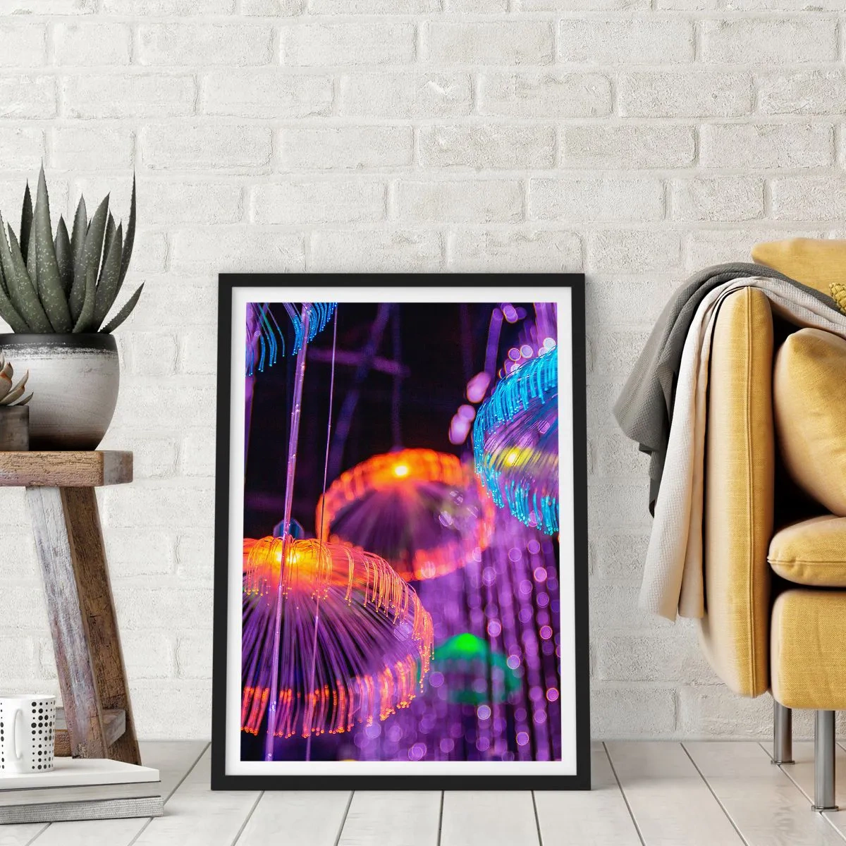 Poster in einem schwarzem Rahmen - Bunte, futuristische Quallen im Neonlicht - 50x70cm - Lichtbrunnen - Moderne Wanddekoration für Wohnzimmer und Schlafzimmer ARTTOR