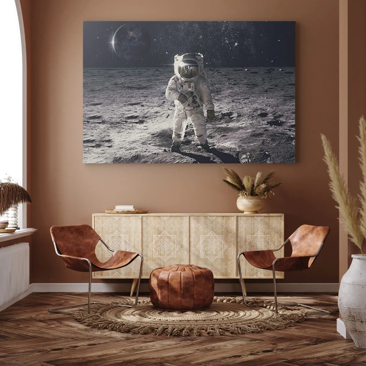 Bild auf Leinwand - Leinwandbild - Astronaut auf der Mondoberfläche mit der Erde im Hintergrund - 70x50cm - Grüße vom Mond - Moderne Wanddekoration für Wohnzimmer und Schlafzimmer ARTTOR