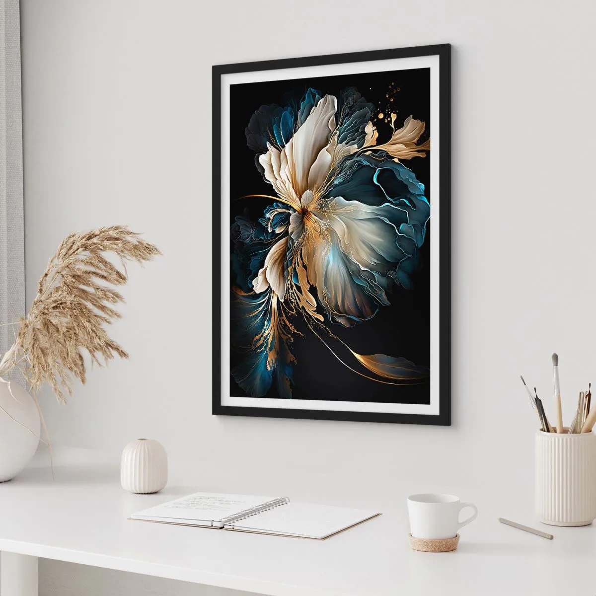 Poster in einem schwarzem Rahmen - Ein elegantes abstraktes Blumenarrangement in Gold und Marineblau. - 50x70cm - Märchenhafte Farnblume - Moderne Wanddekoration für Wohnzimmer und Schlafzimmer ARTTOR