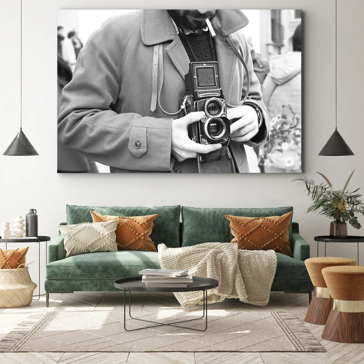 Bild auf Leinwand - Leinwandbild - Schwarz-Weiß-Foto eines Mannes mit einer Retro-Kamera - 70x50cm - Retro-Stil - Moderne Wanddekoration für Wohnzimmer und Schlafzimmer ARTTOR