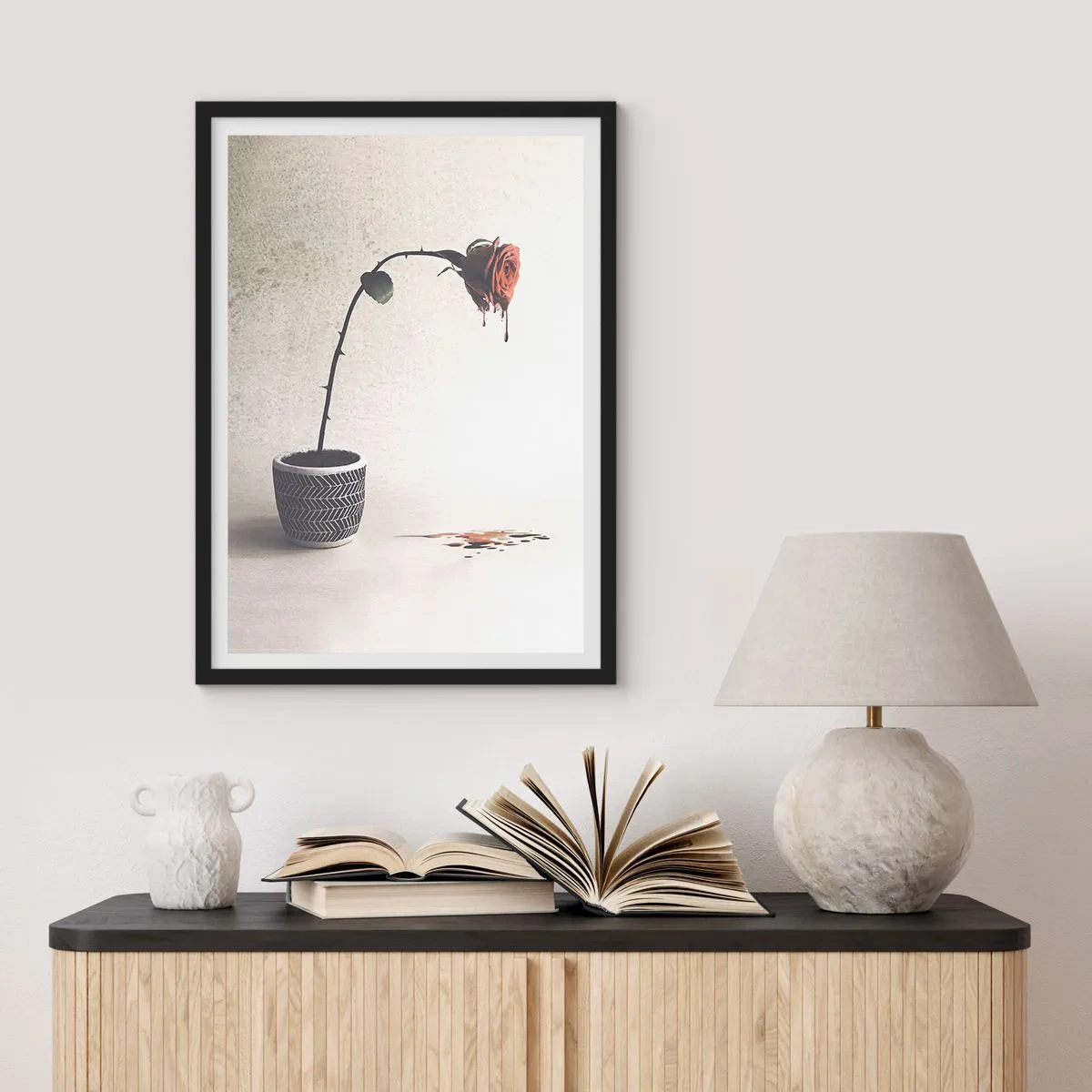 Poster in einem schwarzem Rahmen - Eine Topfrose mit kunstvoll fließendem Effekt - 50x70cm - Rosa dolorosa - Moderne Wanddekoration für Wohnzimmer und Schlafzimmer ARTTOR