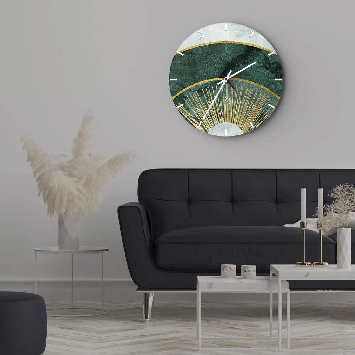 Wanduhr - Glasuhr - Grüne und goldene Grafik mit Strahlen, die an einen Sonnenaufgang erinnern - 30x30cm - Anderes Sonnensystem - Moderne Wanddekoration für Wohnzimmer, Küche und Schlafzimmer ARTTOR