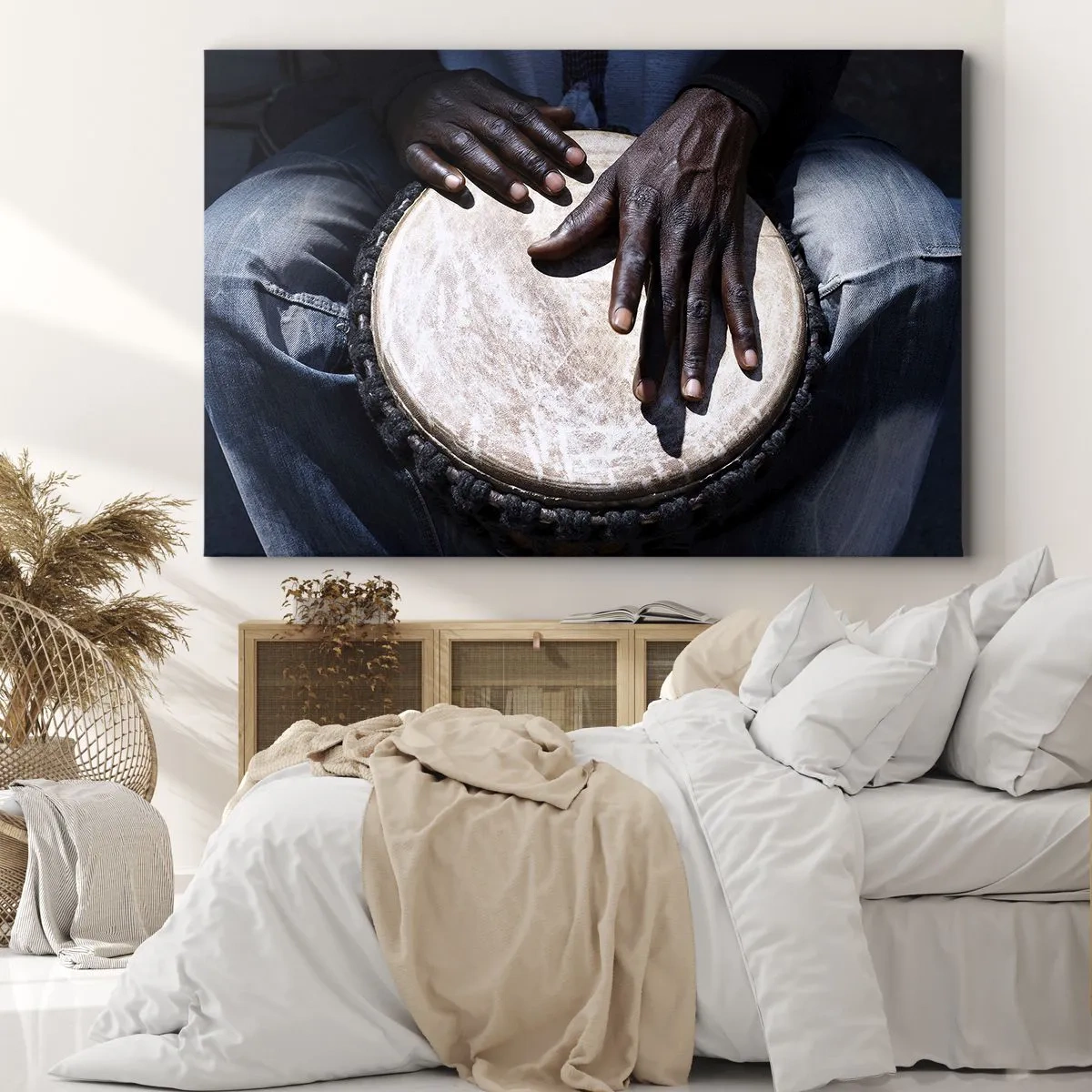 Bild auf Leinwand - Leinwandbild - Hände spielen eine Djembe-Trommel in einer dynamischen Komposition - 70x50cm - Lebe in deinem eigenen Rhythmus - Moderne Wanddekoration für Wohnzimmer und Schlafzimmer ARTTOR