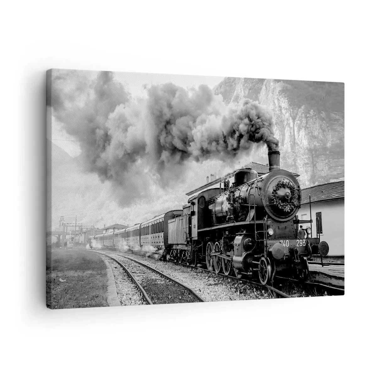 Bild auf Leinwand - Leinwandbild - Eine schwarz-weiße Dampflokomotive vor einer Berglandschaft - 70x50cm - Steht am Bahnhof ... - Moderne Wanddekoration für Wohnzimmer und Schlafzimmer ARTTOR