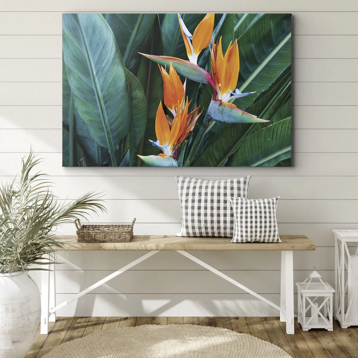 Bild auf Leinwand - Leinwandbild - Exotische Strelitzienblüten, umgeben von grünen Blättern - 70x50cm - Ist es eine Blume oder ist es ein Vogel? - Moderne Wanddekoration für Wohnzimmer und Schlafzimmer ARTTOR