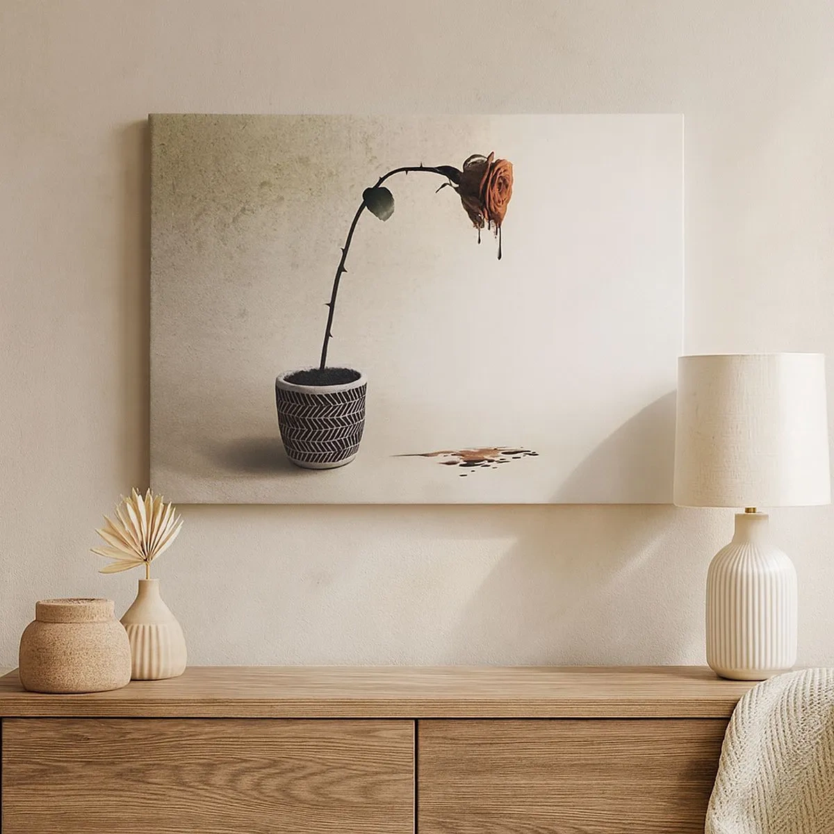 Bild auf Leinwand - Leinwandbild - Eine rote Rose in einem Topf mit Farbtropfen auf weißem Hintergrund - 70x50cm - Rosa dolorosa - Moderne Wanddekoration für Wohnzimmer und Schlafzimmer ARTTOR