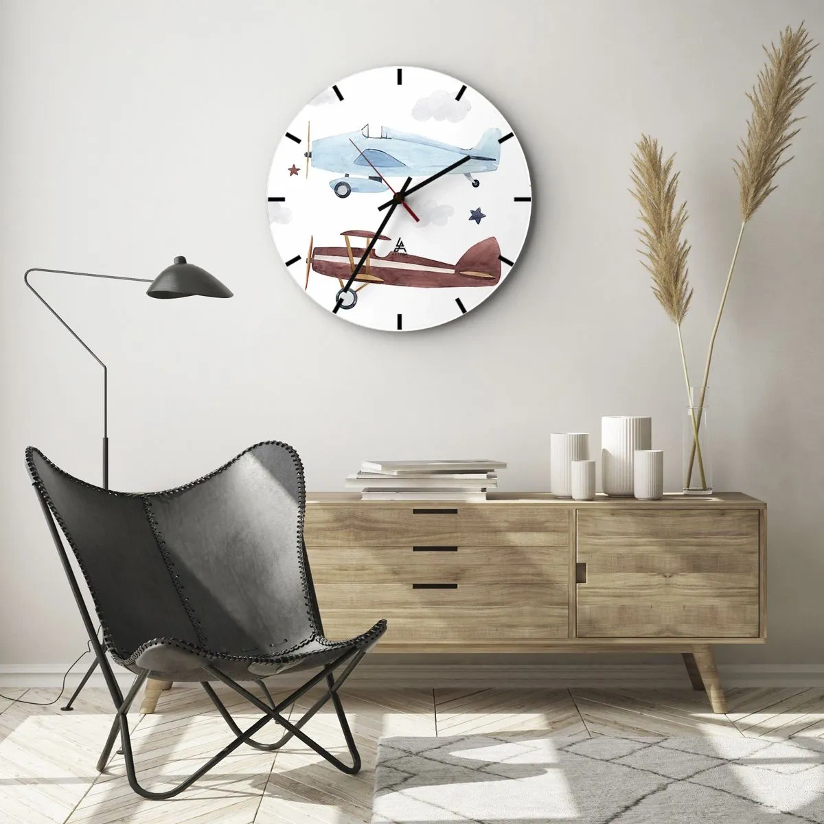 Wanduhr - Glasuhr - Illustration von zwei Flugzeugen im Retro-Stil vor einem bewölkten Hintergrund - 30x30cm - Wir warten, Herr Pilot! - Moderne Wanddekoration für Wohnzimmer, Küche und Schlafzimmer ARTTOR