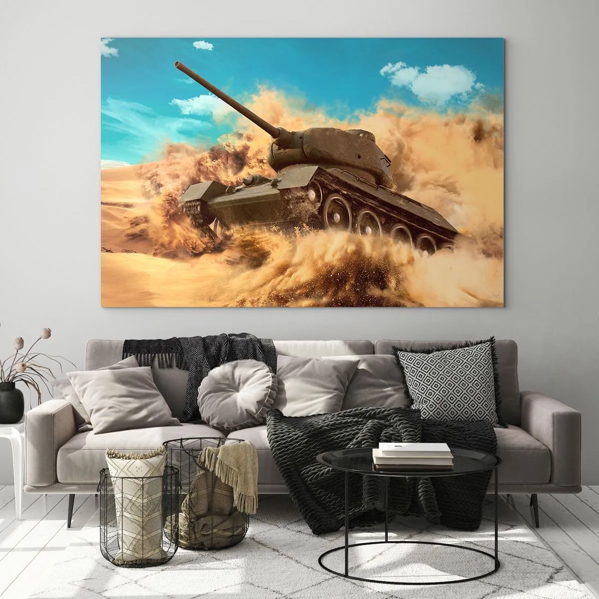 Glasbild - Bild auf glas - Ein Panzer in Bewegung in einer Wüste mit Staubwolken und strahlendem Himmel - 70x50cm - Nicht zu besiegen - Moderne Wanddekoration für Wohnzimmer und Schlafzimmer ARTTOR