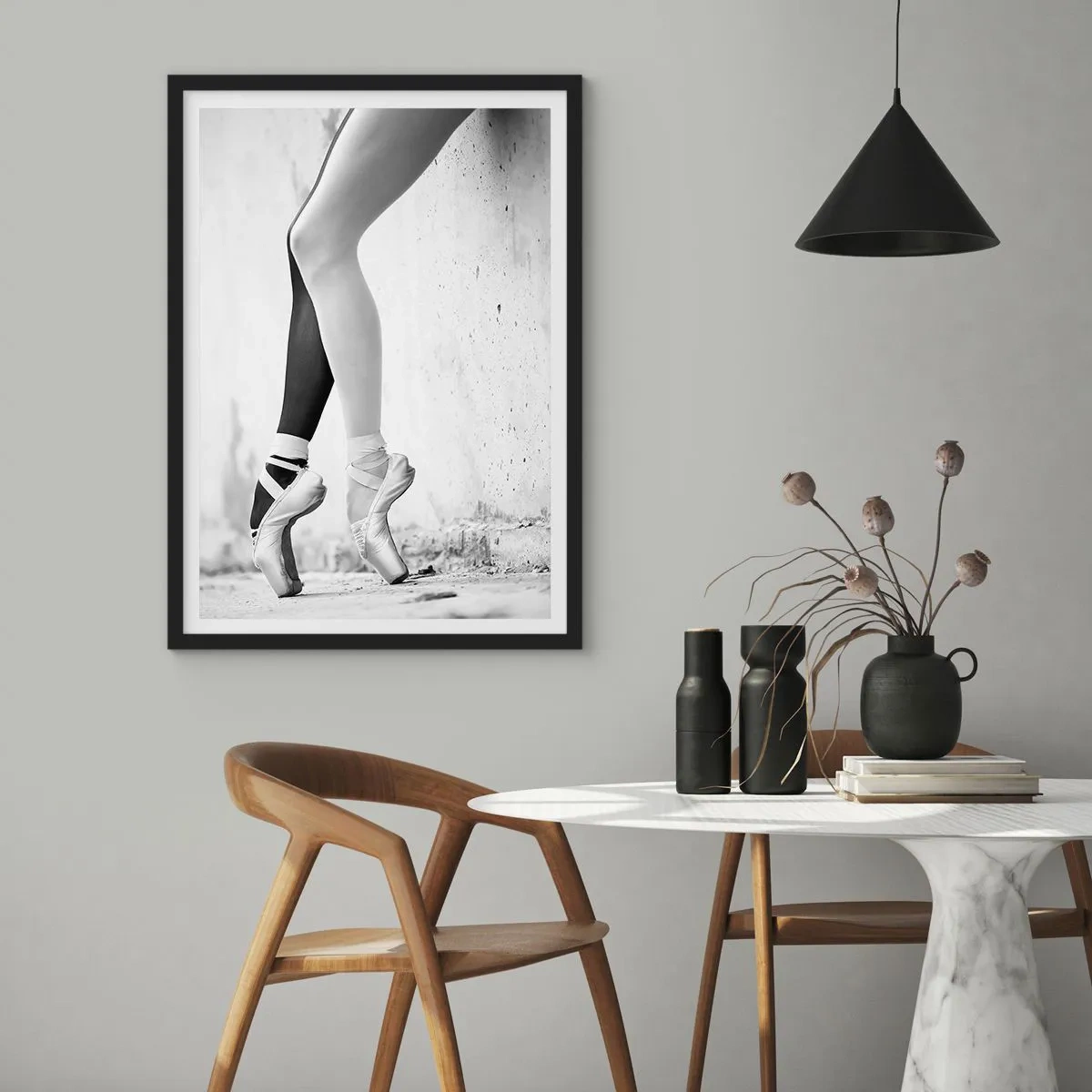 Poster in einem schwarzem Rahmen - Die Subtilität des Balletts - 50x70cm - Ballerina, voilà! - Moderne Wanddekoration für Wohnzimmer und Schlafzimmer ARTTOR