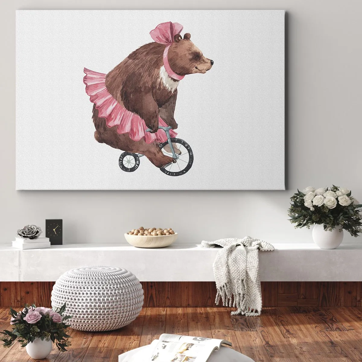 Bild auf Leinwand - Leinwandbild - Ein Teddybär im rosa Rock auf einem Fahrrad im Retro-Stil - 70x50cm - Was für ein Affentheater! - Moderne Wanddekoration für Wohnzimmer und Schlafzimmer ARTTOR
