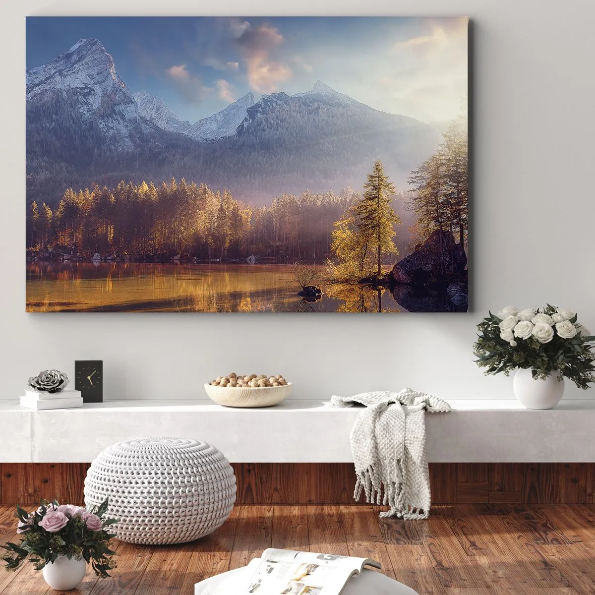 Bild auf Leinwand - Leinwandbild - Malerischer Blick auf den Bergwald und den See im Morgengrauen - 70x50cm - In den Bergen und Tälern - Moderne Wanddekoration für Wohnzimmer und Schlafzimmer ARTTOR